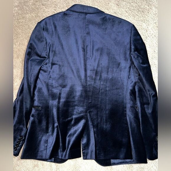 Rare Blue velvet Tuxedo. 36S. Worn once, kept in a suit keeper. - Picture 2 of 3